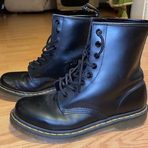 Dr. Martens Airwave Boot